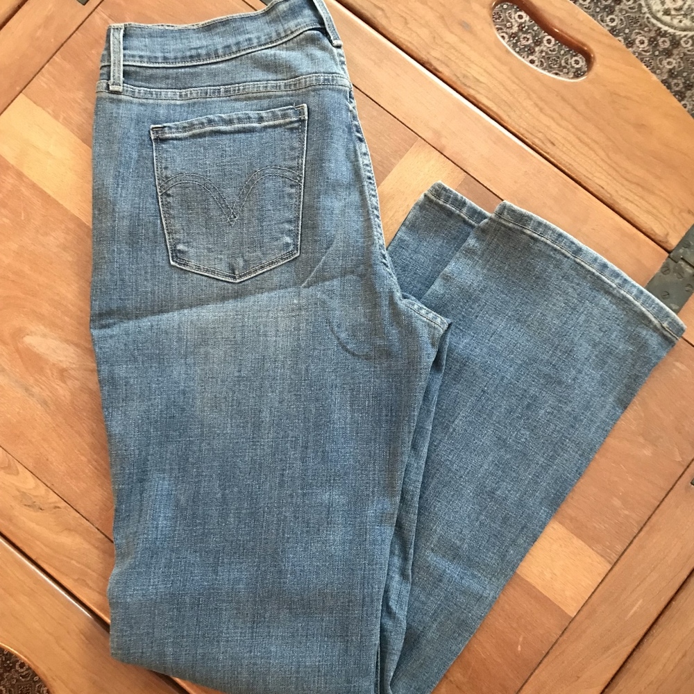 Levis Bootcut jeans